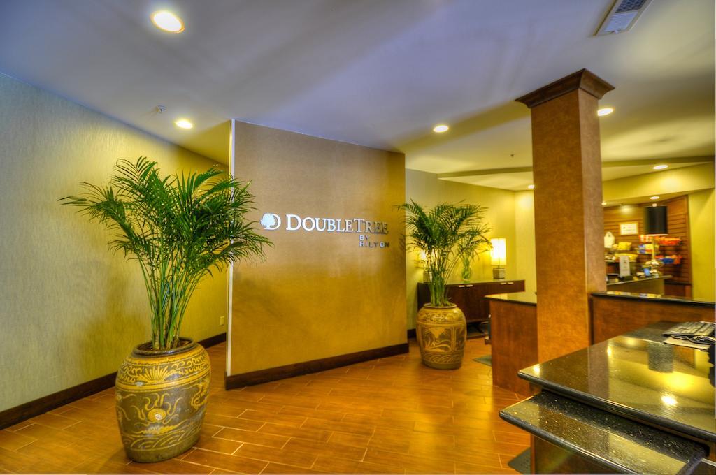 Doubletree By Hilton Hotel Raleigh - Brownstone - University المظهر الخارجي الصورة