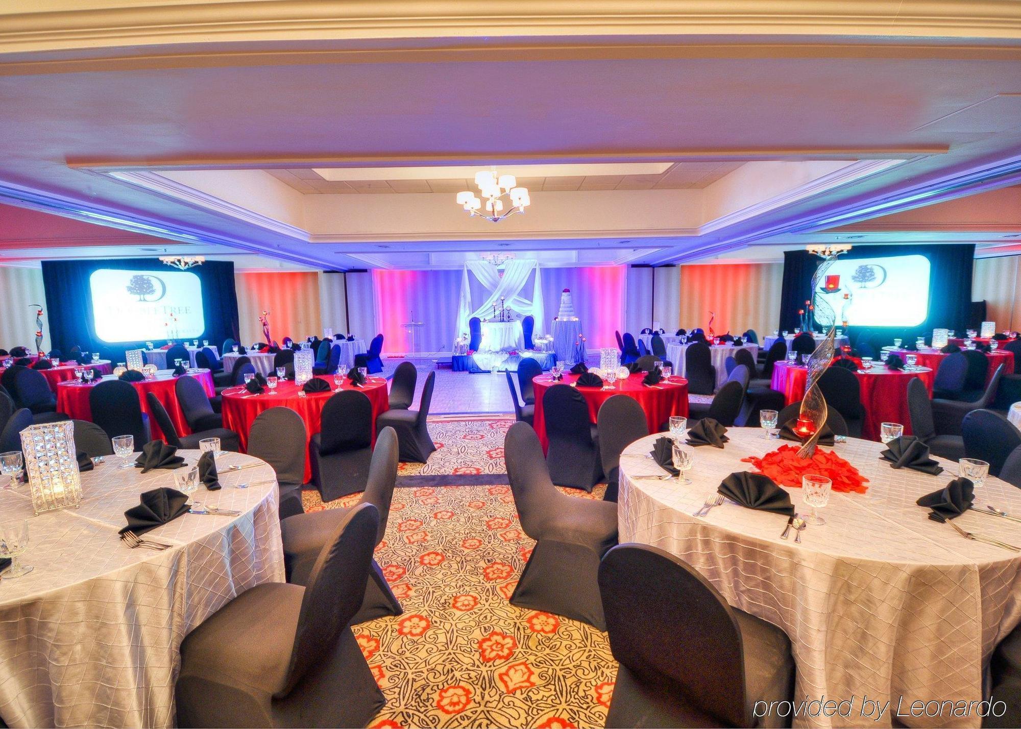 Doubletree By Hilton Hotel Raleigh - Brownstone - University المظهر الخارجي الصورة