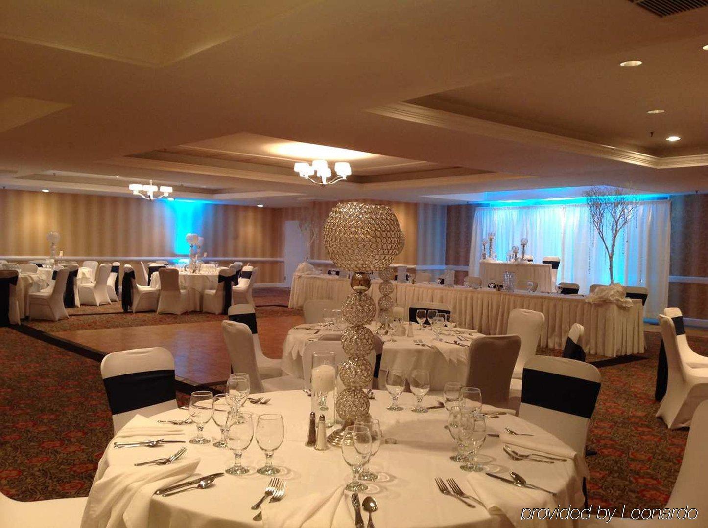 Doubletree By Hilton Hotel Raleigh - Brownstone - University المظهر الخارجي الصورة