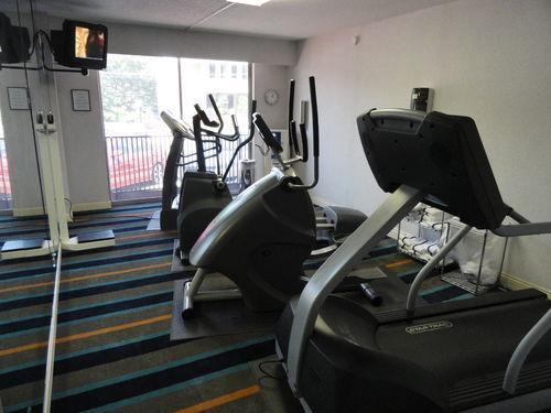 Doubletree By Hilton Hotel Raleigh - Brownstone - University المرافق الصورة