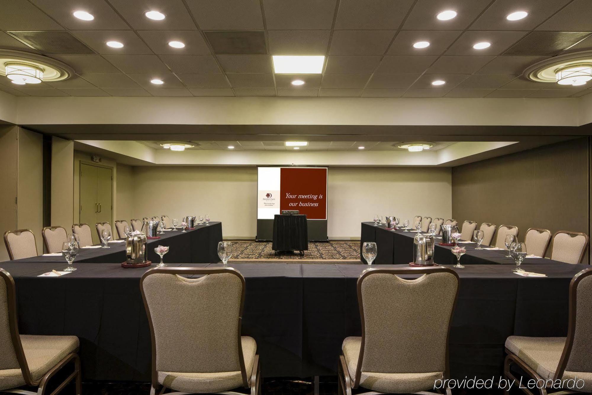 Doubletree By Hilton Hotel Raleigh - Brownstone - University المظهر الخارجي الصورة