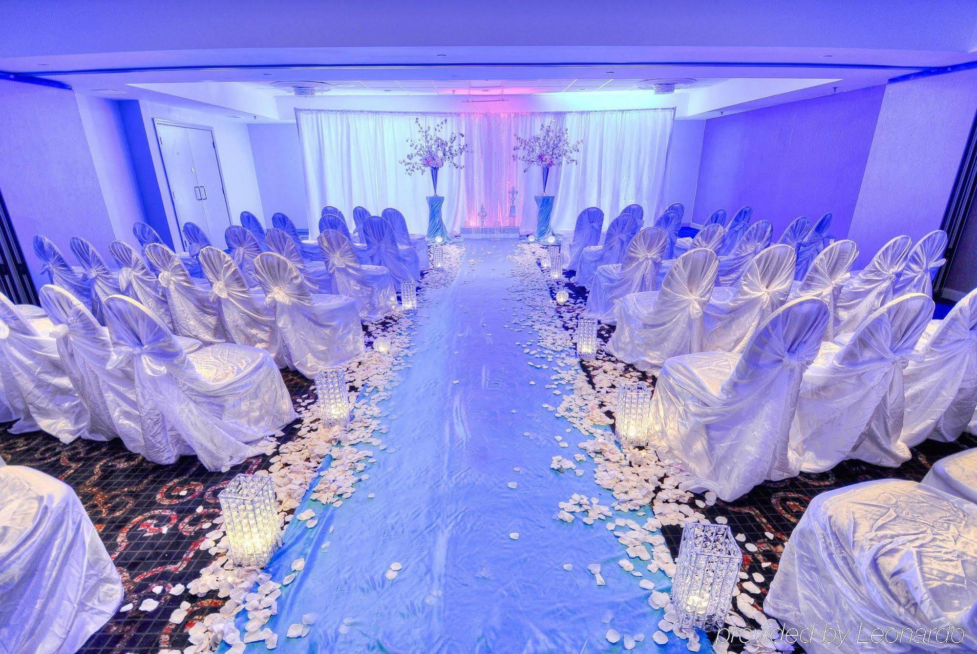 Doubletree By Hilton Hotel Raleigh - Brownstone - University المظهر الخارجي الصورة