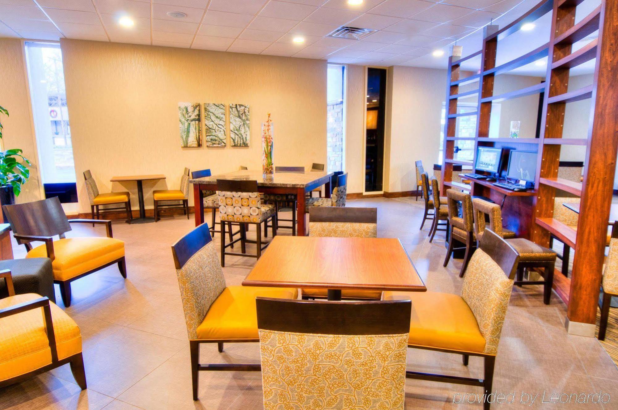 Doubletree By Hilton Hotel Raleigh - Brownstone - University المظهر الخارجي الصورة