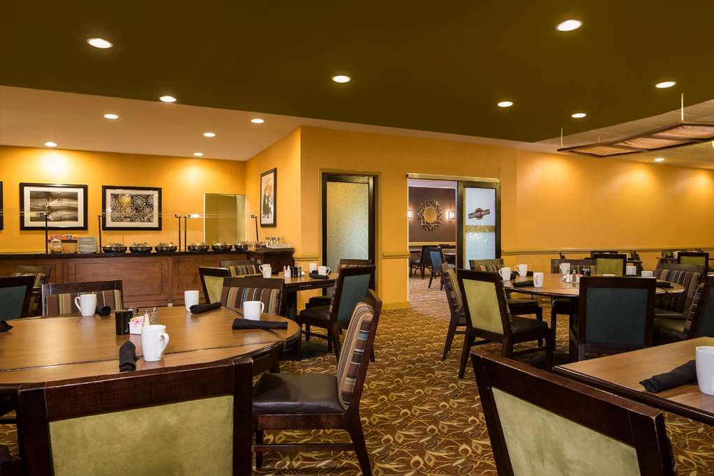 Doubletree By Hilton Hotel Raleigh - Brownstone - University المطعم الصورة