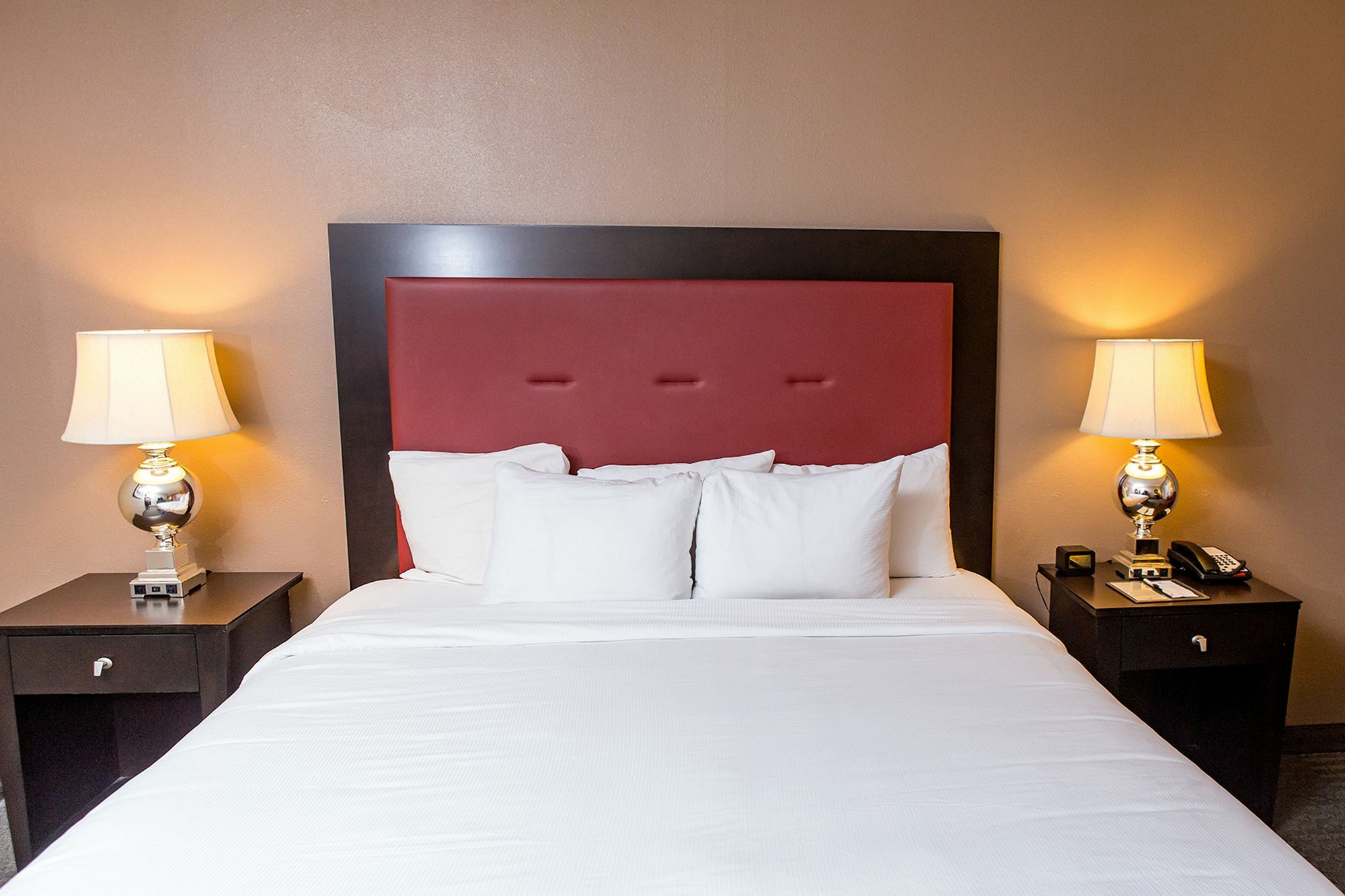 Doubletree By Hilton Hotel Raleigh - Brownstone - University المظهر الخارجي الصورة