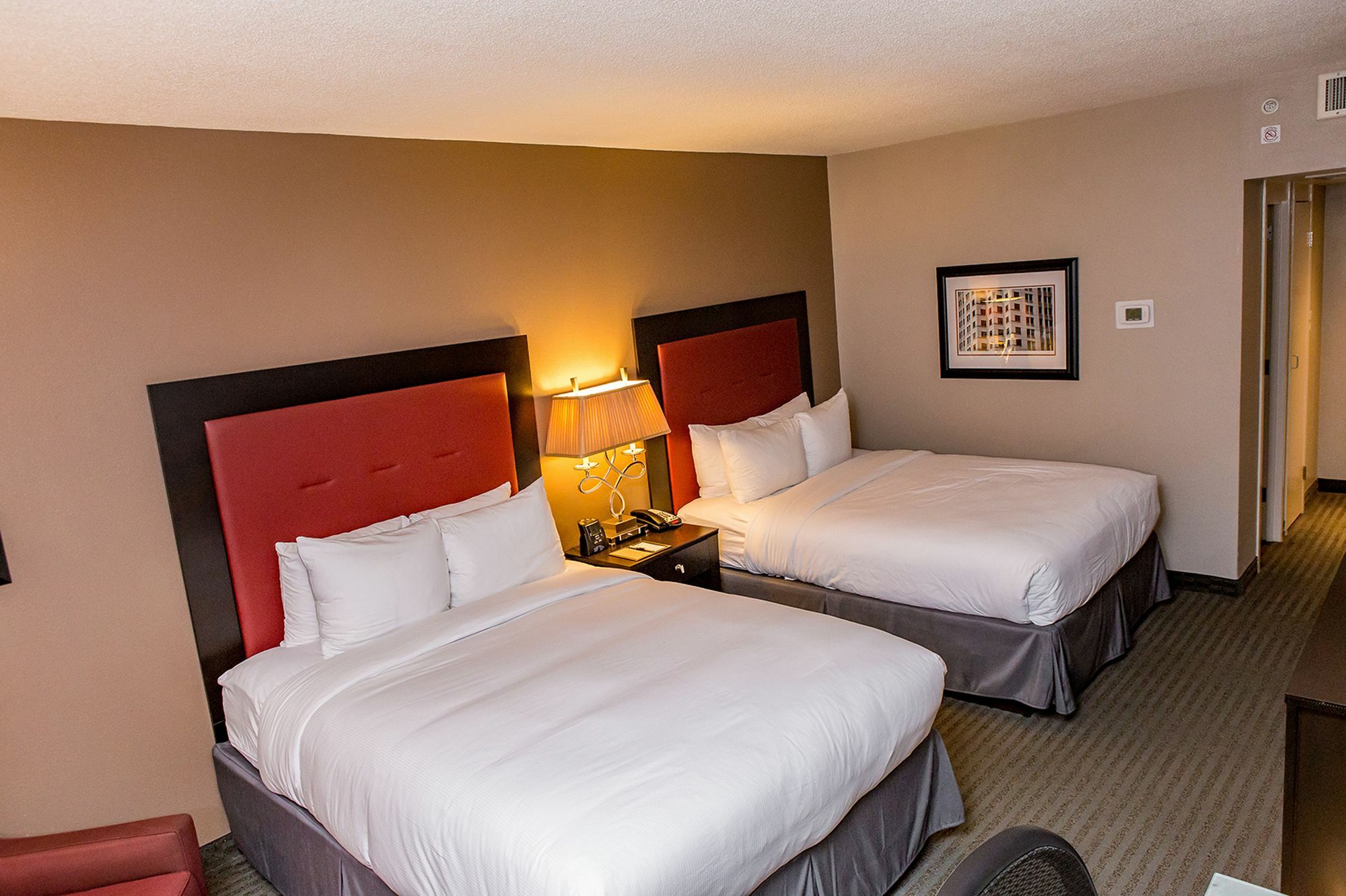 Doubletree By Hilton Hotel Raleigh - Brownstone - University المظهر الخارجي الصورة