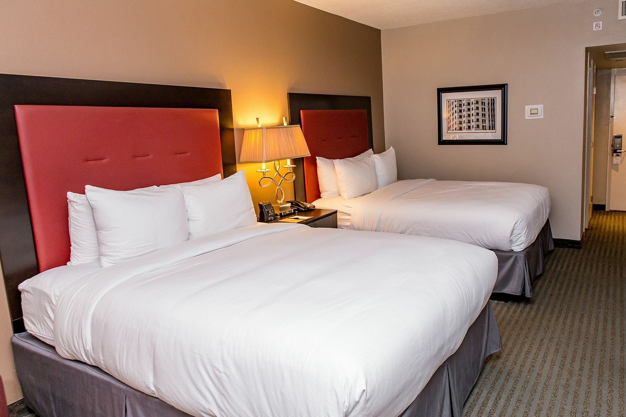 Doubletree By Hilton Hotel Raleigh - Brownstone - University المظهر الخارجي الصورة