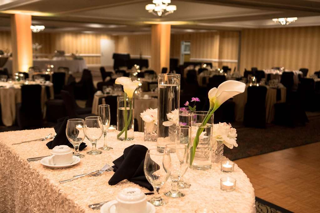 Doubletree By Hilton Hotel Raleigh - Brownstone - University المرافق الصورة